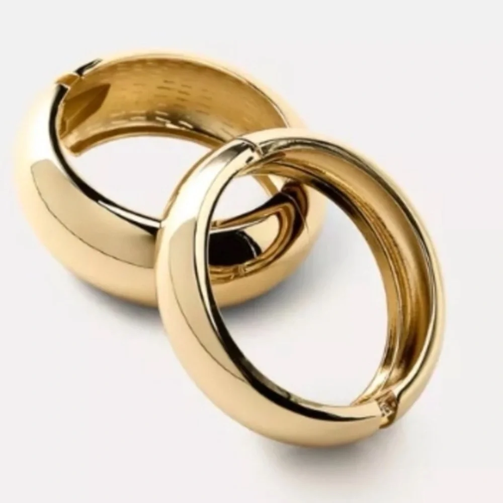 NWT. Zara Golden Two Pack of Rigid Metal Bracelets. - Picture 4 of 8